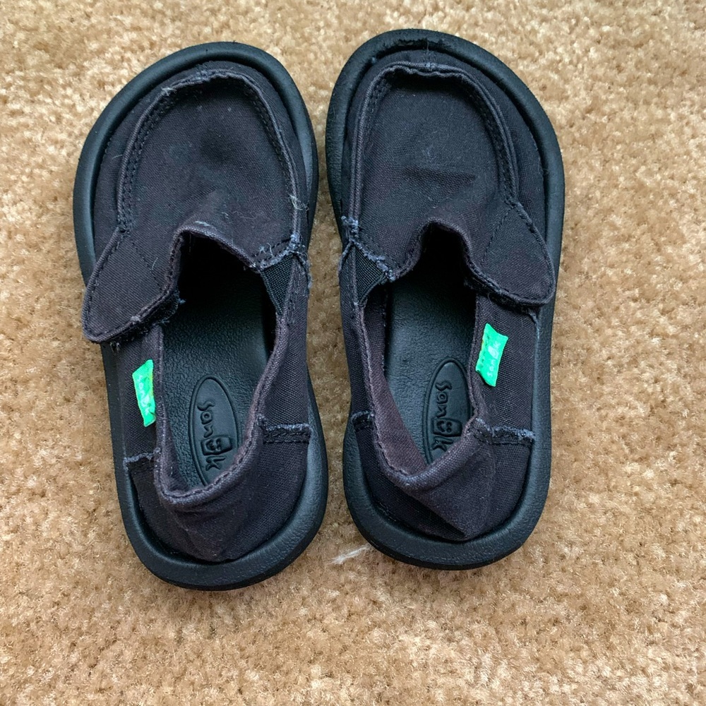 Kids slide on Sanuks